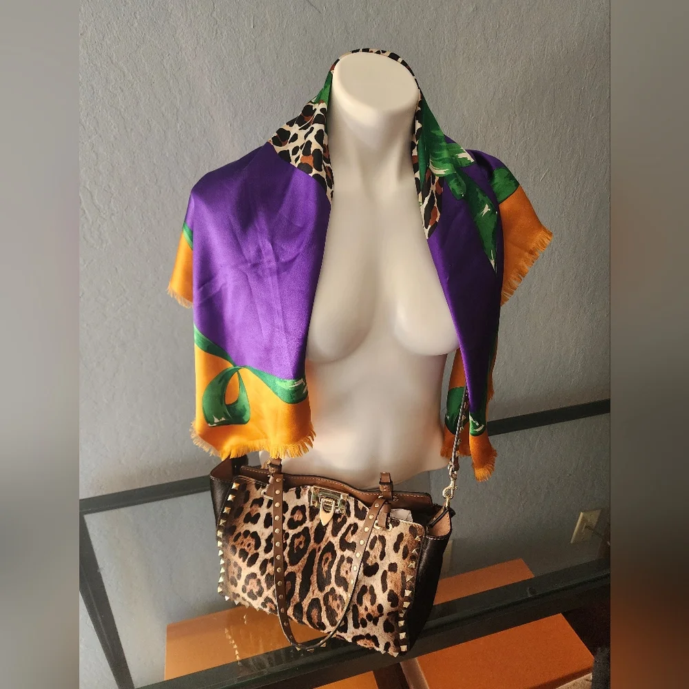 Silk Silk Baby~ Christian Dior Pop of Color!🐆 - Picture 4 of 8